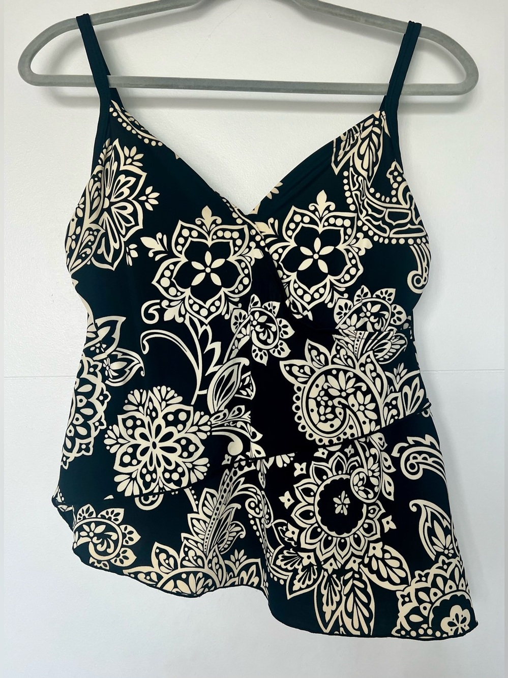 Caribbean Joe Women’s 12 Black Cream Paisley Floral Tankini Swim Top Molded Cups